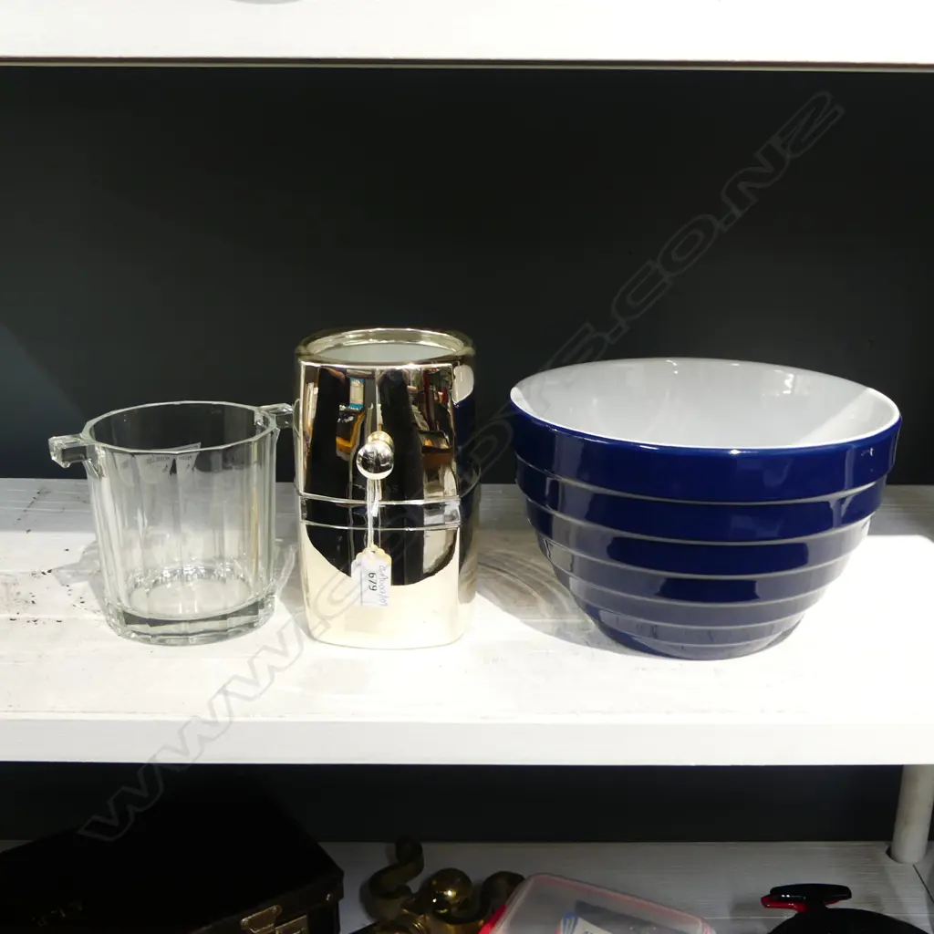 2 ICE BUCKETS (1 MOET & CHANDON) + BLUE MIXING BOWL H.155mm Image 1++