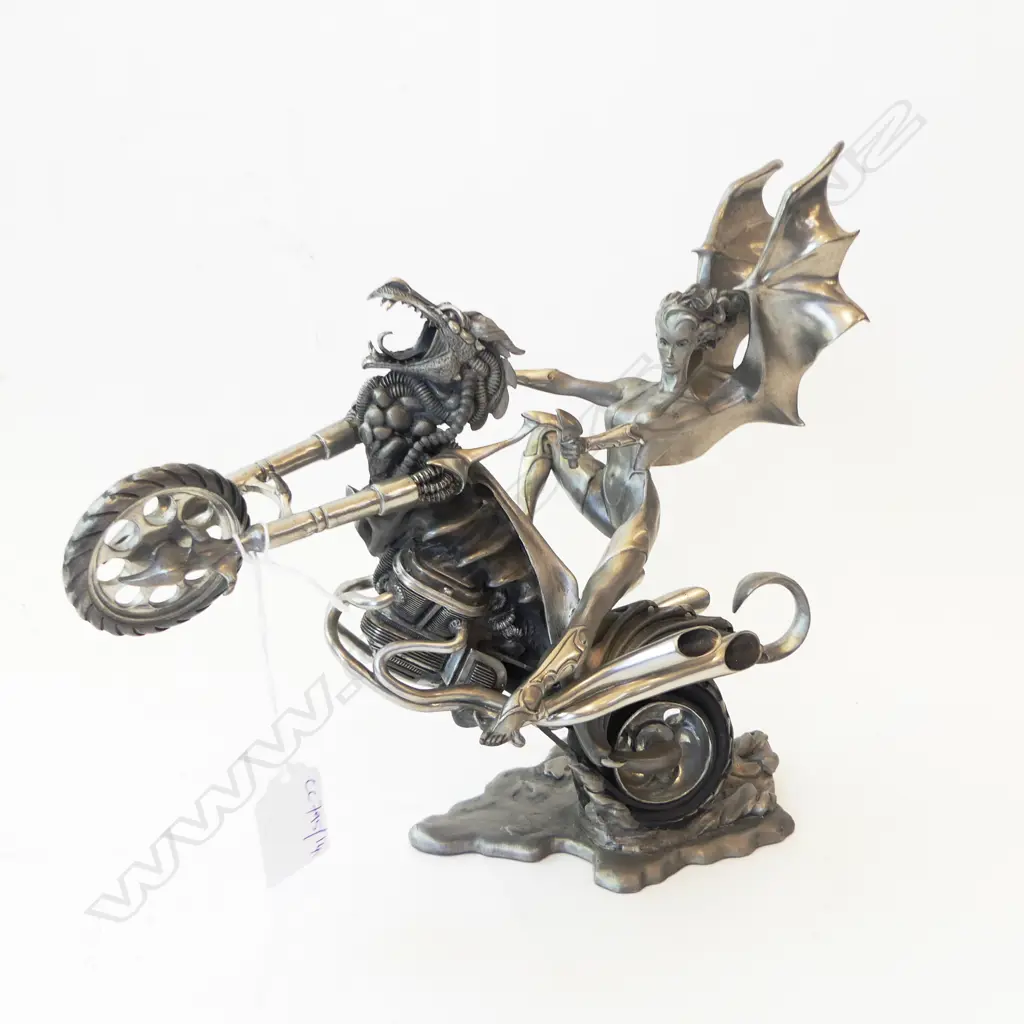 FRANKLIN MINT WOMAN ON MOTORBIKE L.230mm Image 1++
