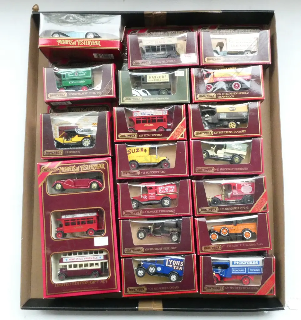17 BOXED MODELS OF YESTERYEAR w. Ltd. Ed. GIFT SET Image 1++