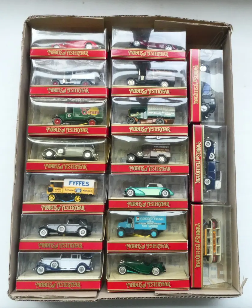 17 BOXED MODELS OF YESTERYEAR Image 1++