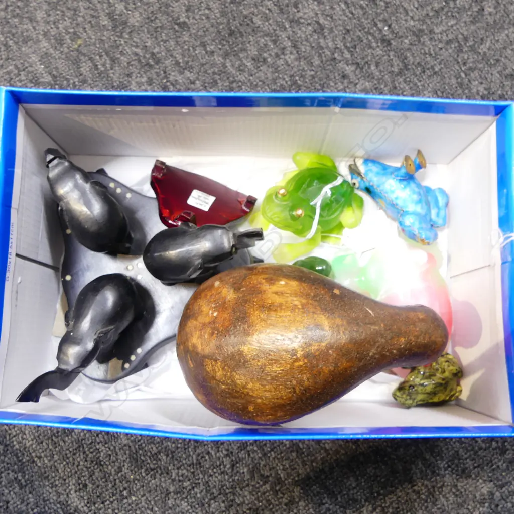 5 FROG ORNAMENTS (1 GREENSTONE), WOOD & BRASS KIWI & WOODEN ELEPHANT DISPLAY W.160mm Image 1++