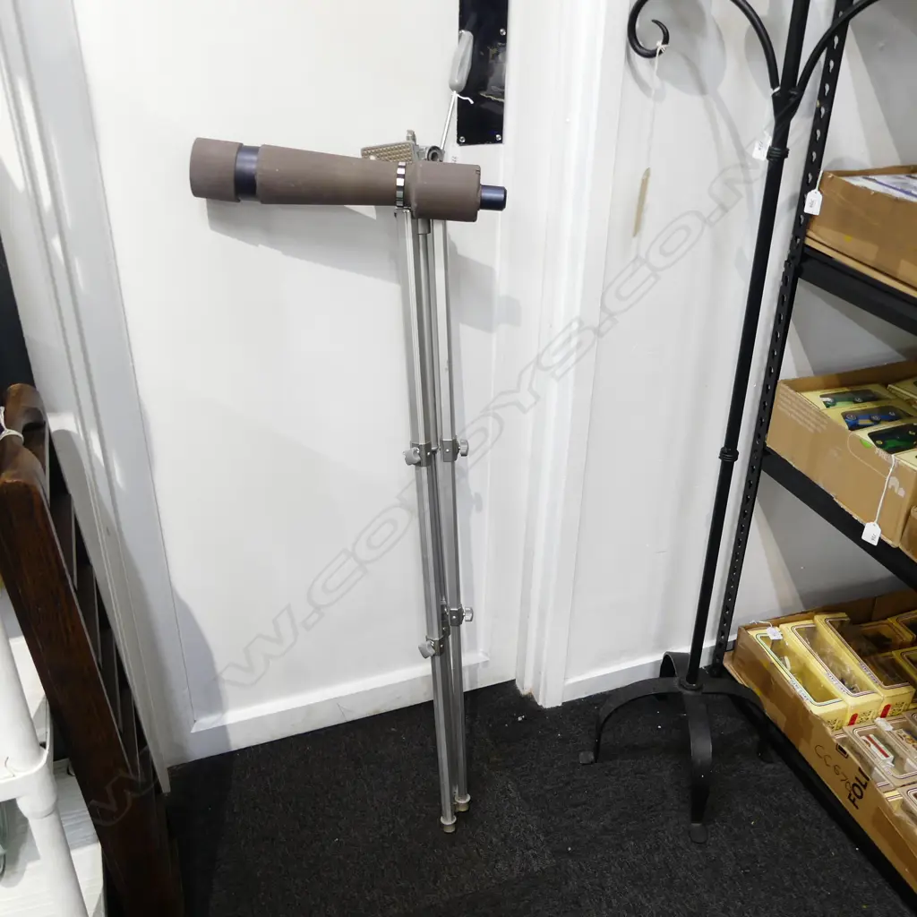 LUMINAR TELESCOPE & TRIPOD Image 1++