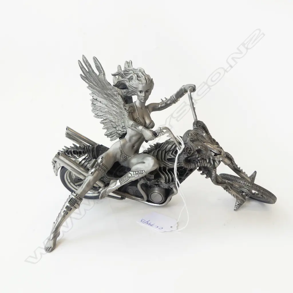 FRANKLIN MINT TFM WOMAN ON MOTORBIKE L.225mm Image 1++