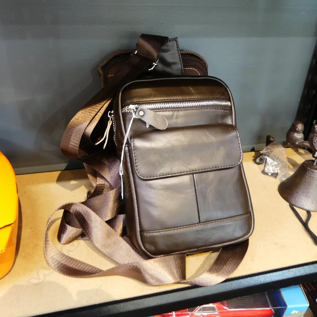 2 LEATHER CROSS BODY BAGS Image 1++