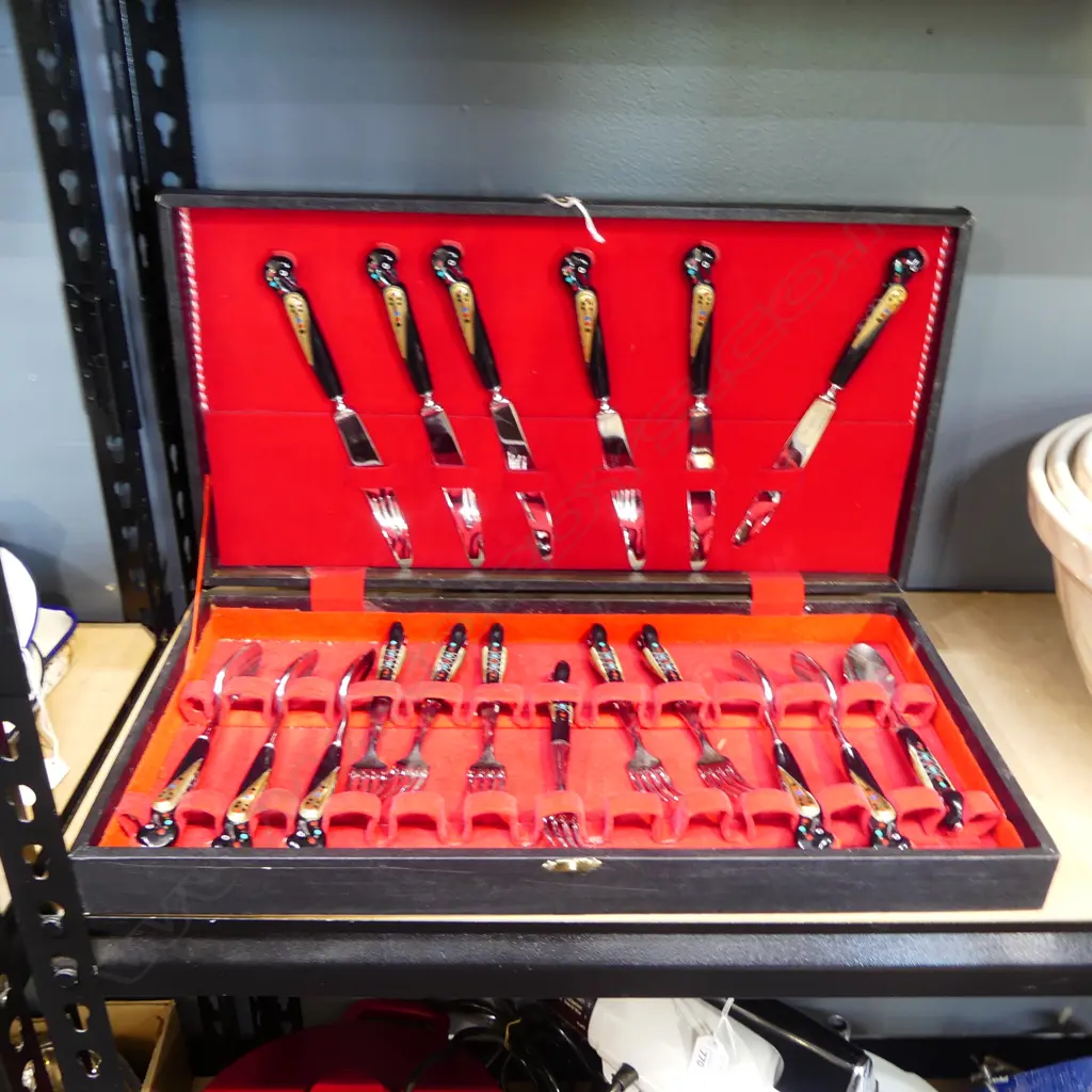 18 PCE CUTLERY SET, CASED Image 1++