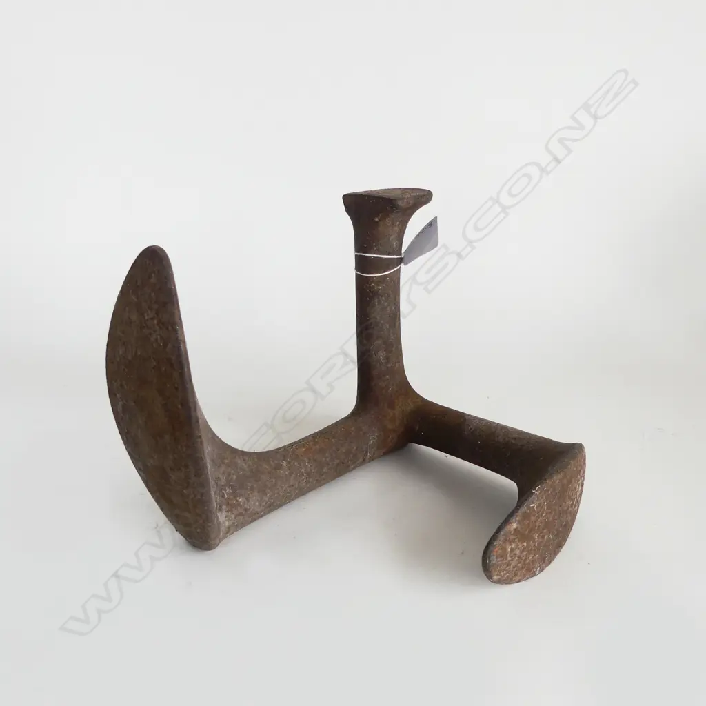 HEAVY IRON COBBLER'S SHOE LAST Image 1++