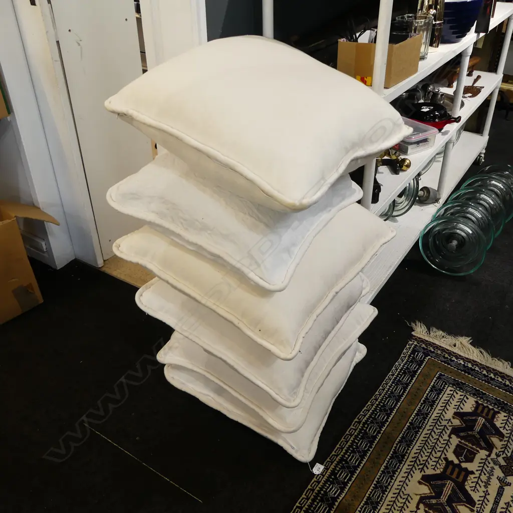 6 WHITE LINEN CUSHIONS Image 1++