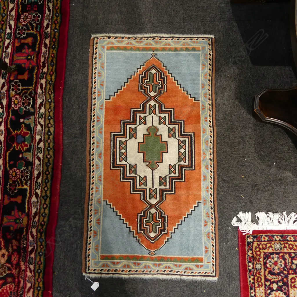 HAND KNOTTED ALL WOOL RUG 1100x590mm Image 1++
