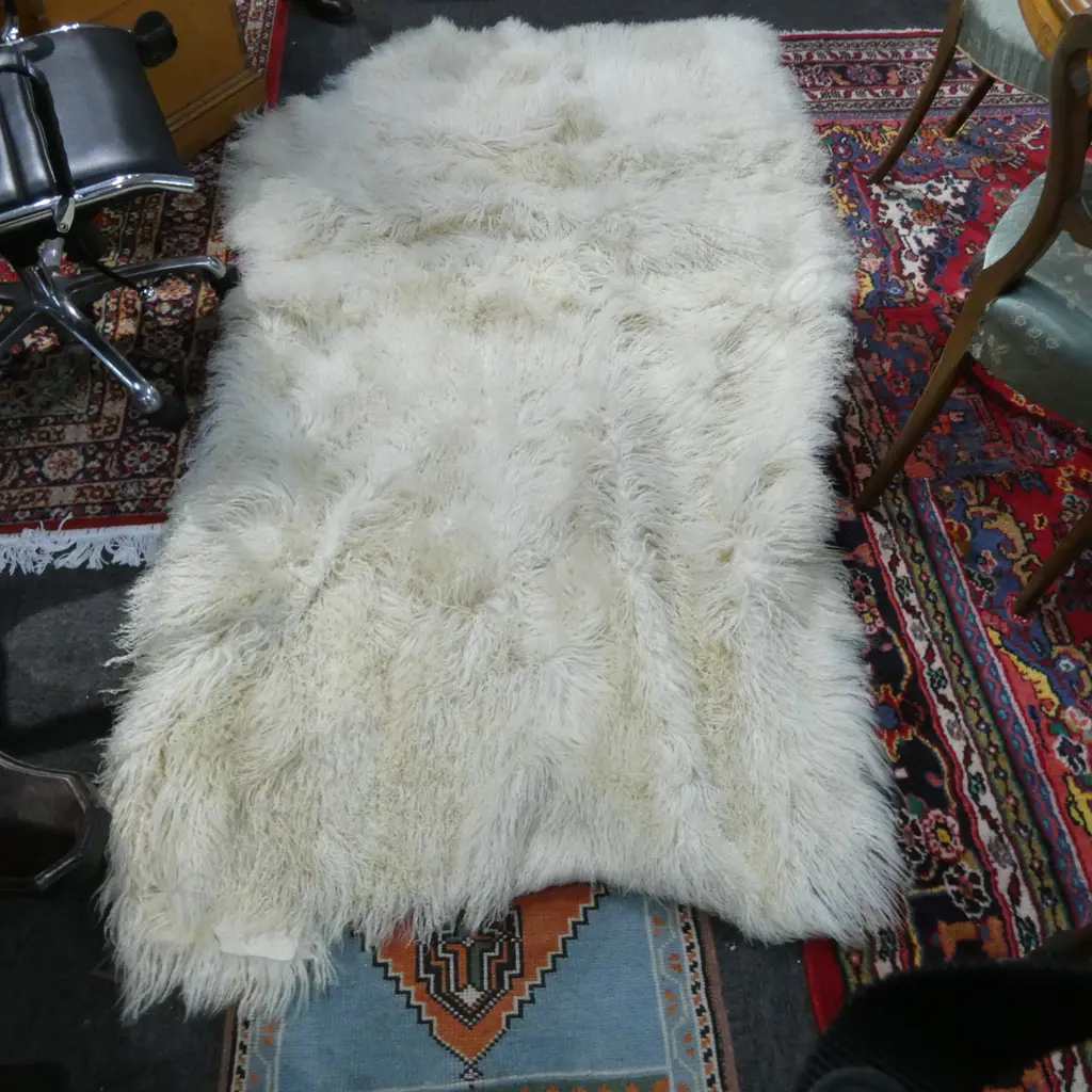 LG MONGOLIAN LAMB RUG Image 1++