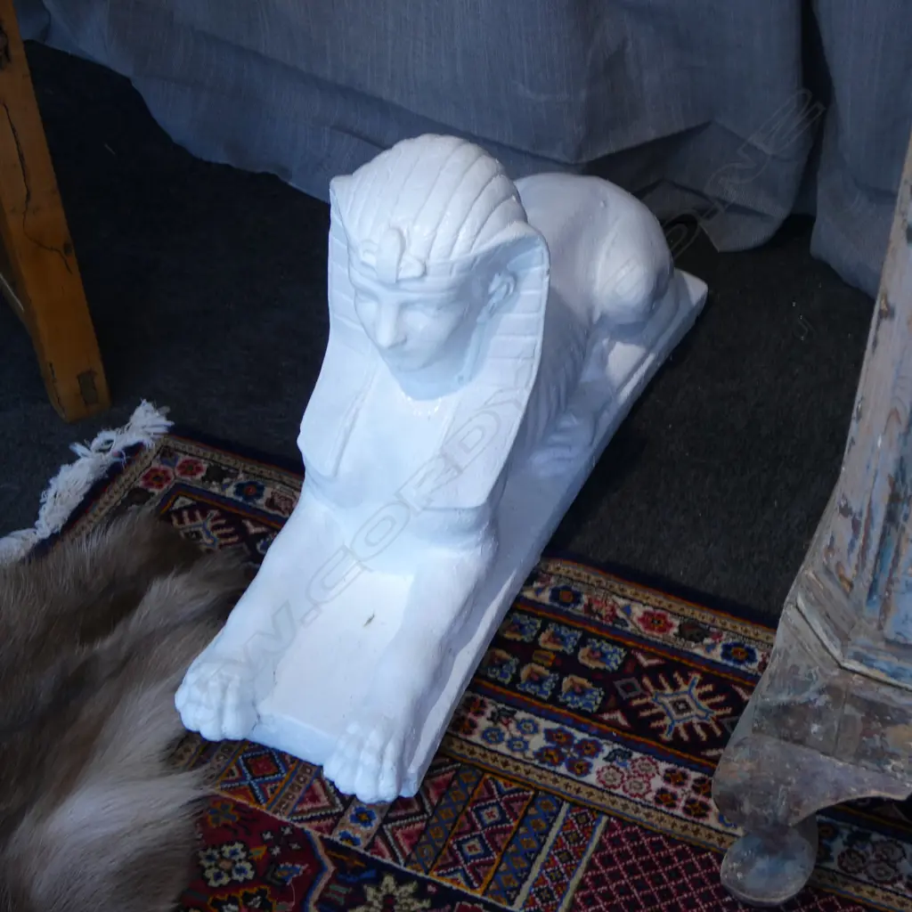 PR LG CONCRETE GARDEN SPHYNX 210x700x450mm Image 1++