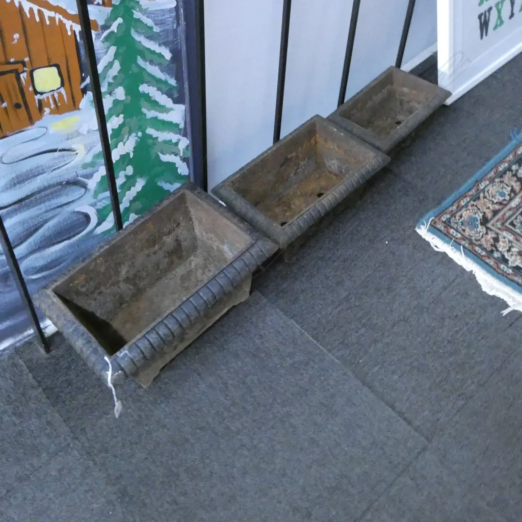 3 GRADUATING CAST IRON PLANTERS 430x290x210mm Image 1++