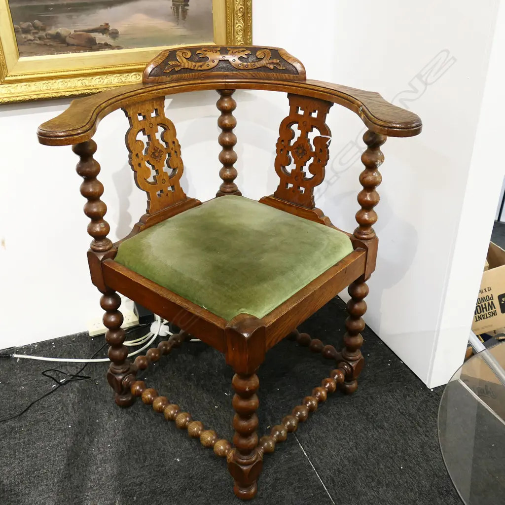VICTORIAN CORNER CHAIR 670x620x800mm Image 1++