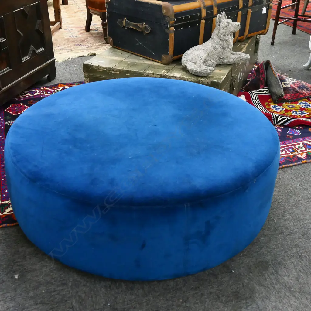 BLUE VELVET OTTOMAN 950mm dia Image 1++