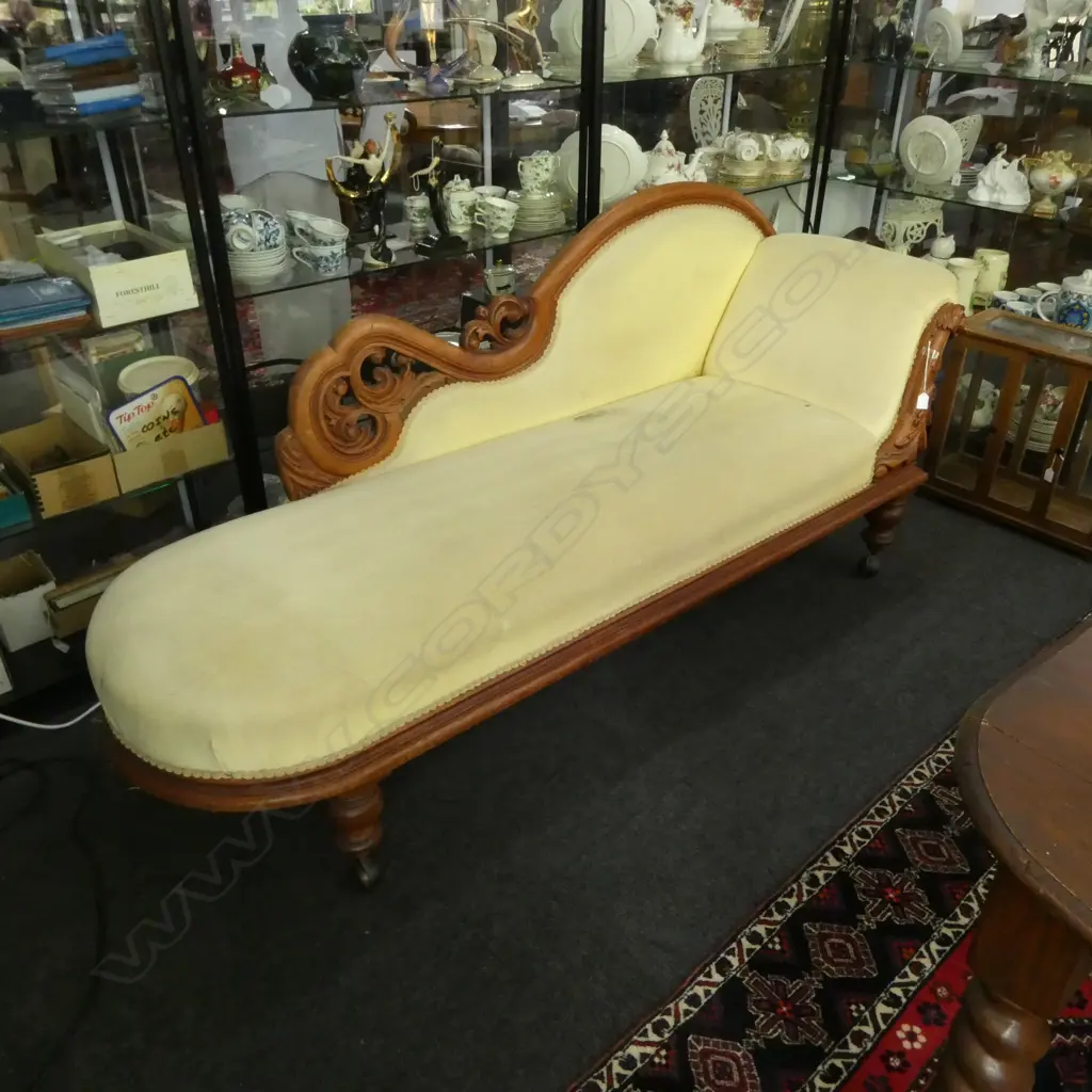 VICTORIAN OAK UPHOLSTERED CHAISE; APROX. 2000x650x890mm Image 1++