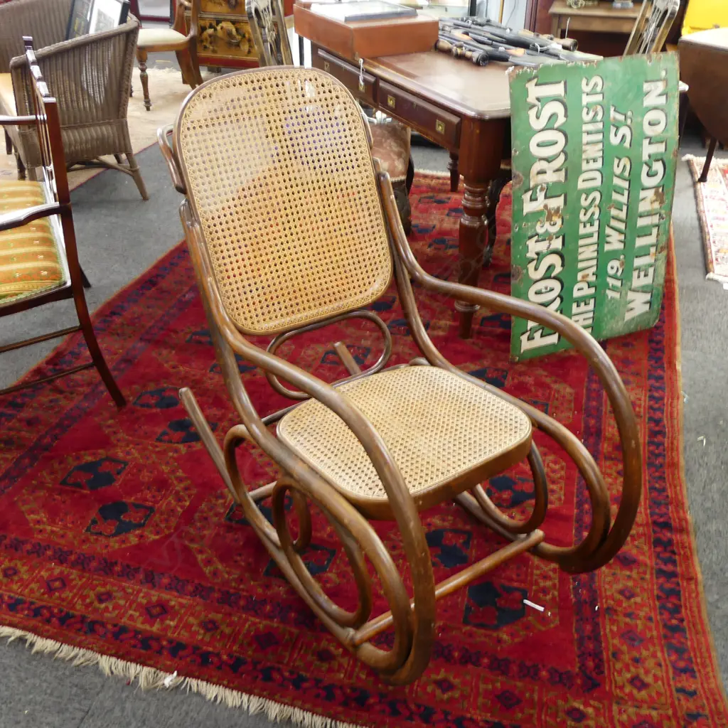 THONET BENTWOOD ROCKING CHAIR 520x1060x1020mm Image 1++