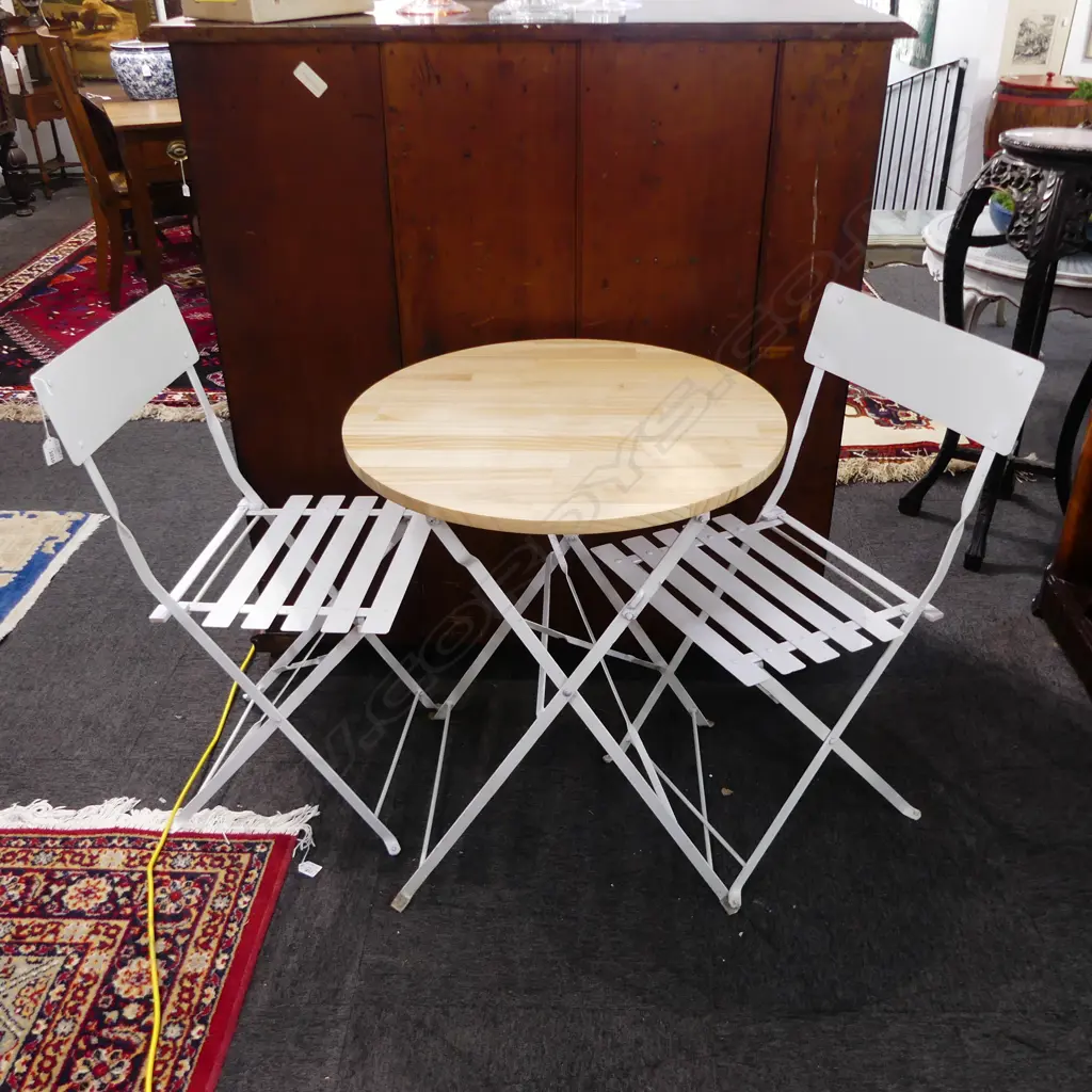 3 PCE PATIO SET; PR WHITE METAL FOLDING CHAIRS & TABLE Image 1++
