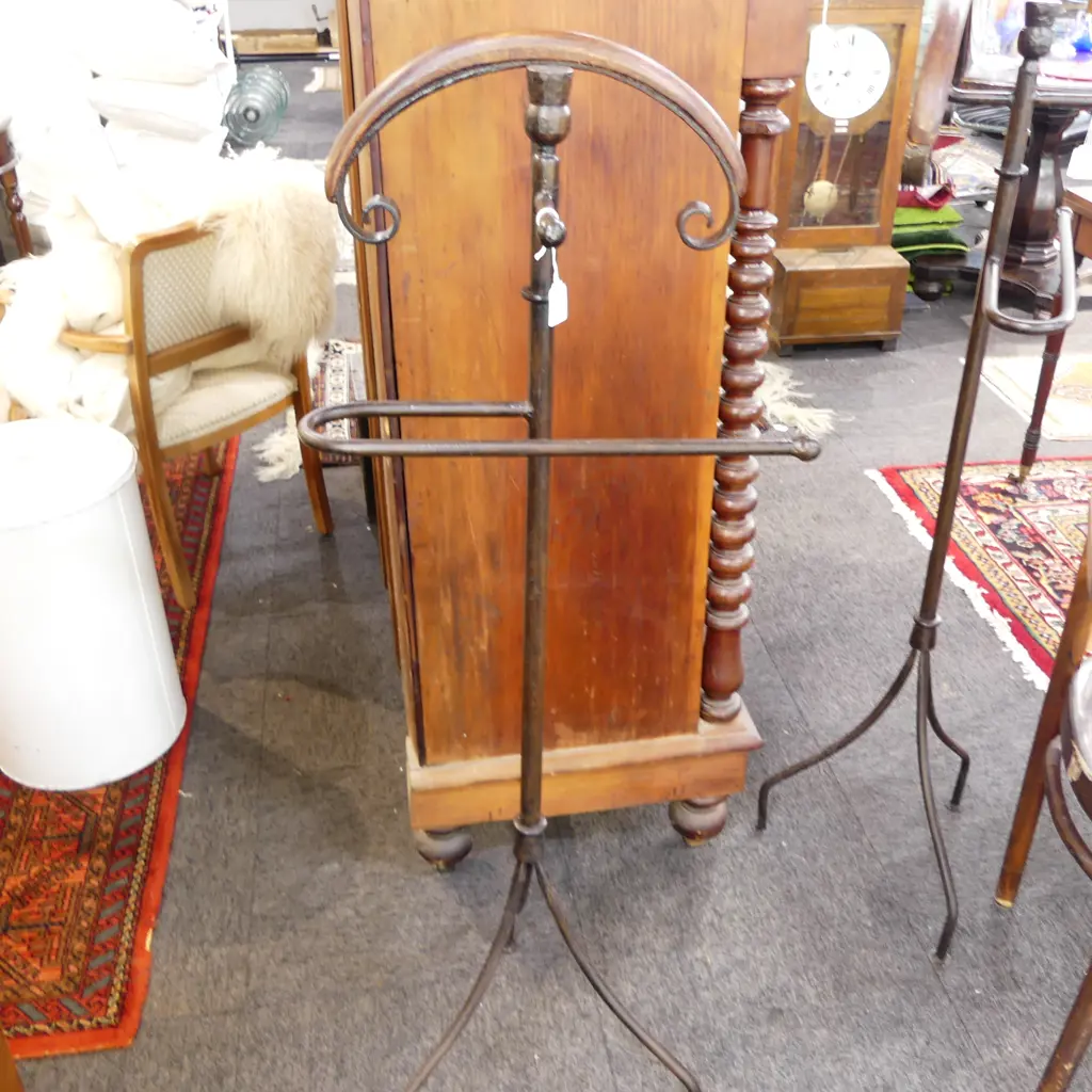METAL VALET STAND H.1300mm Image 1++