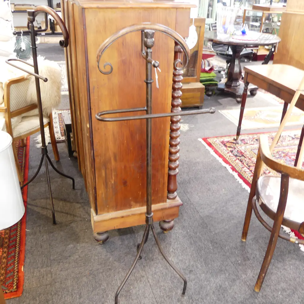 METAL VALET STAND H.1300mm Image 1++