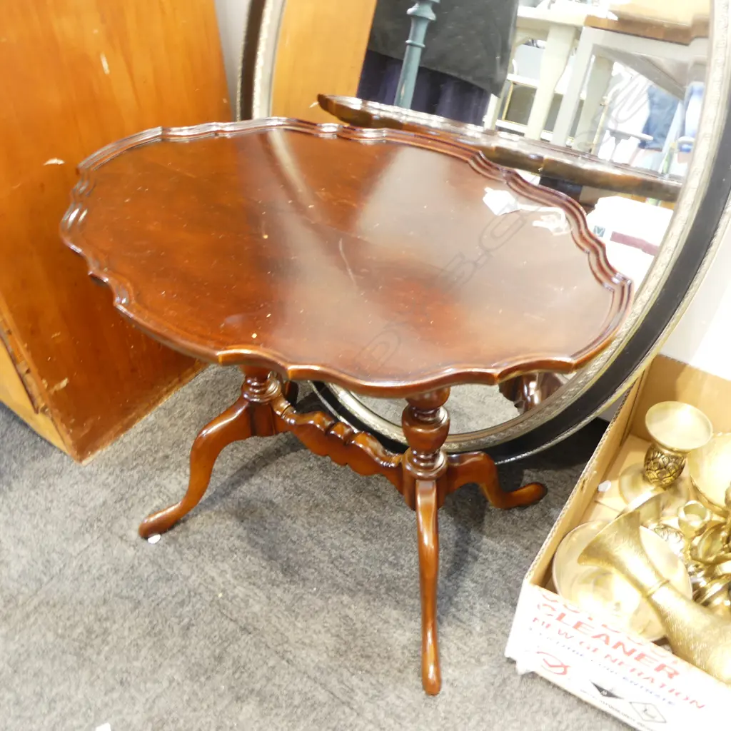 MAHOGANY SHAPED OVAL TOP SIDE TABLE W.560mm Image 1++