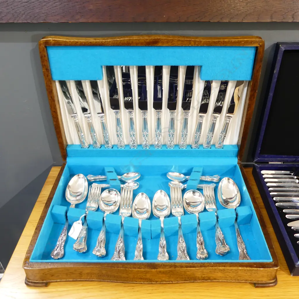 OAK CANTEEN OF DOUBLE STRUCK ASHBERRY EP CUTLERY  Image 1++