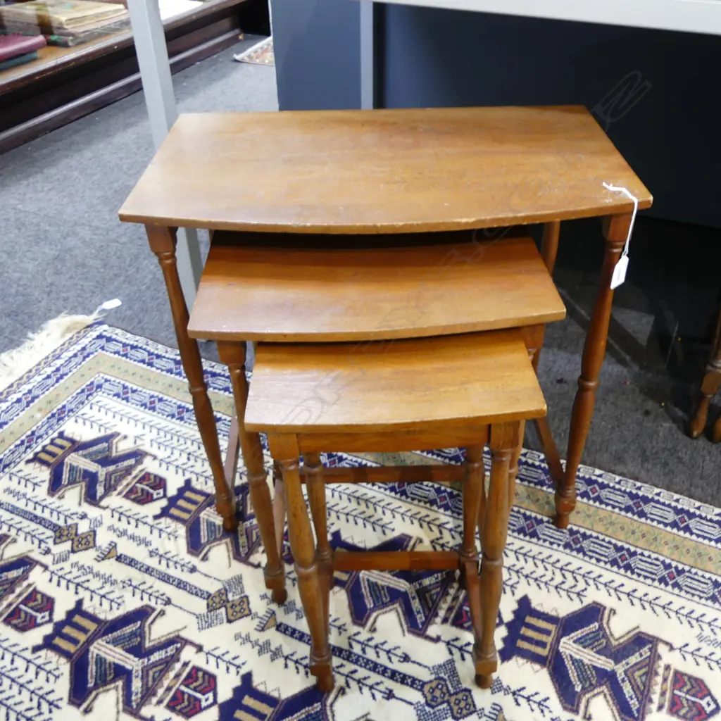 NESTING TABLE; 3, 1 MUCH LARGER  555x330x530mm Image 1++