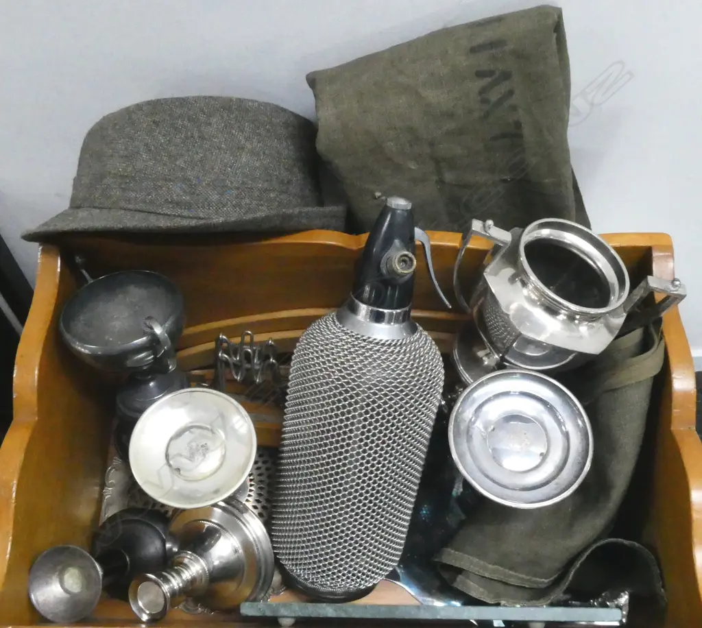 ASST. EP, WOODEN HANGERS ETC Image 1++