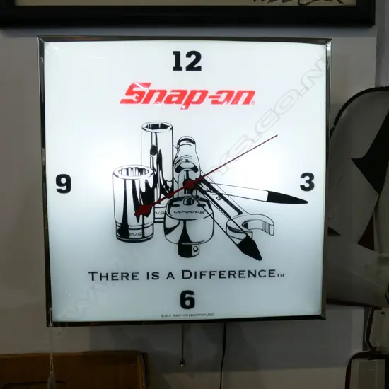 'SNAP ON' CLOCK w. LIGHT; WORKING, 390x390mm