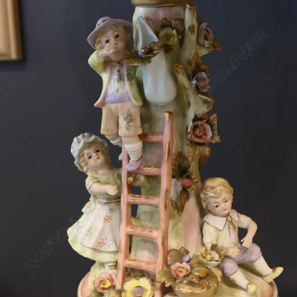 DRESDEN STYLE PORCELAIN LAMP w. SHADE H.480mm FAULTS Image 1++