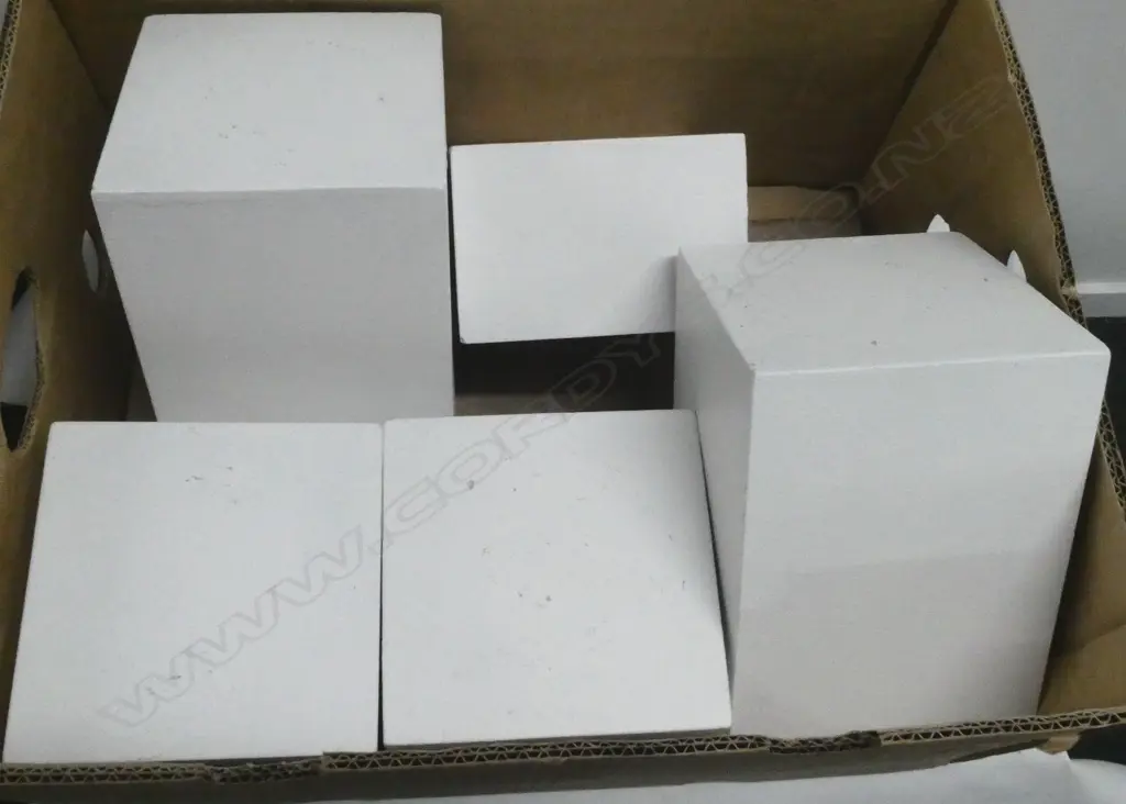5 WHITE BOX DISPLAY STANDS 150x150x200mm Image 1++