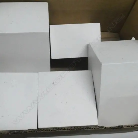 5 WHITE BOX DISPLAY STANDS 150x150x200mm