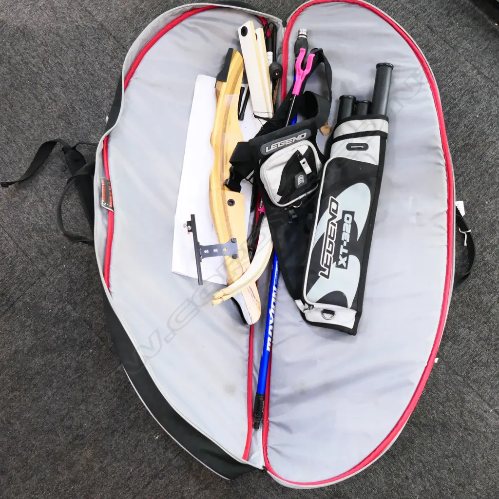ARCHERY SET INCL  BOW + ARROWS + ACCESSORIES Image 1++