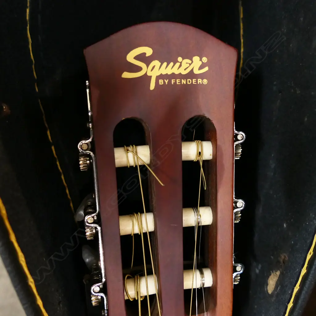 FENDER ACOUSTIC GUITAR + TUNER + ROADCASE Image 1++