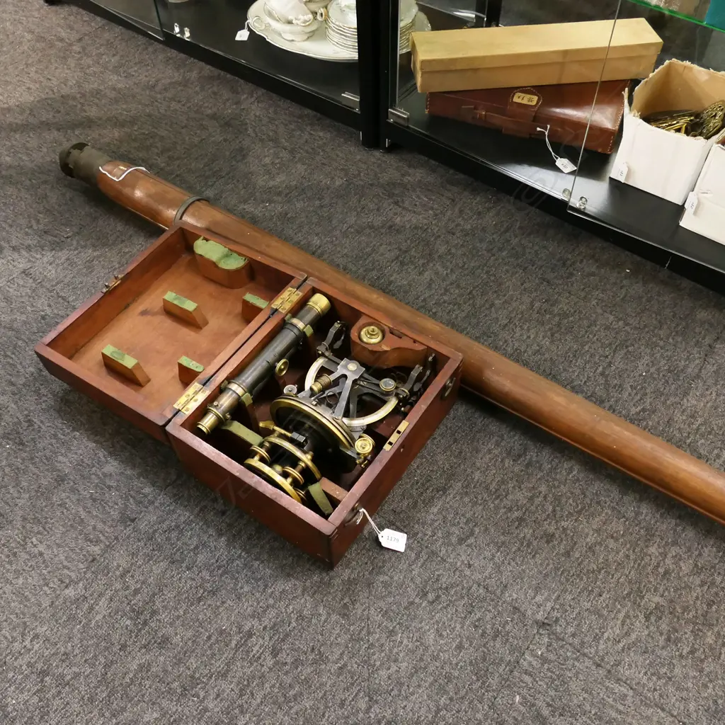 TROUGHTON & SIMS THEODOLITE IN MAHOGANY CASE W.315mm + TRIPOD L.1450mm Image 1++