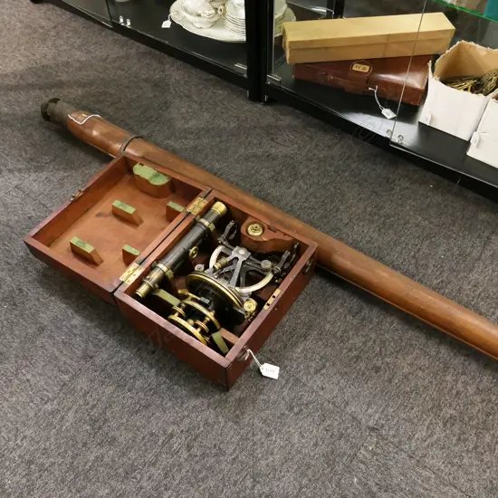 TROUGHTON & SIMS THEODOLITE IN MAHOGANY CASE W.315mm + TRIPOD L.1450mm
