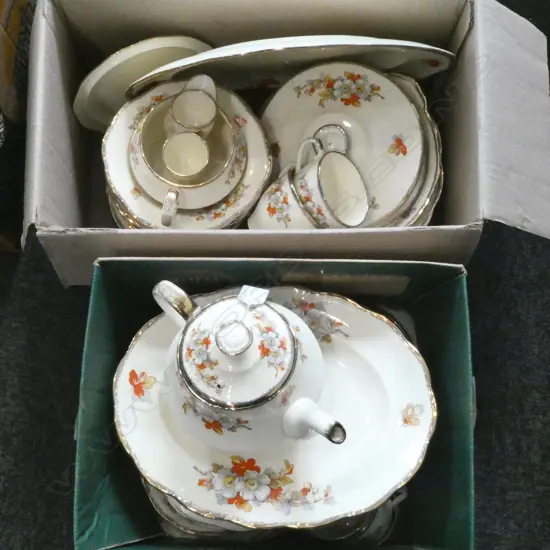 MEAKIN 'MARIGOLD' DINNER SERVICE