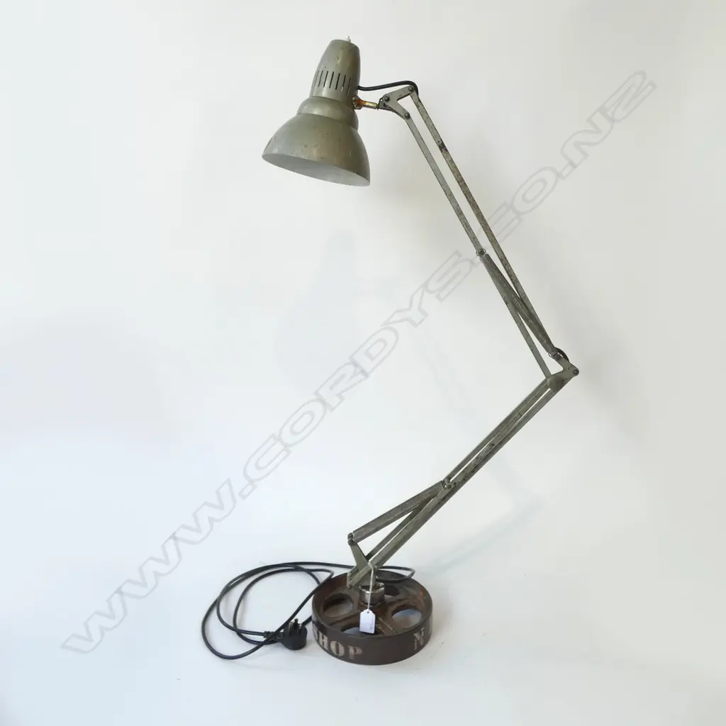 A VINTAGE ANGLEPOISE LAMP  Image 1++