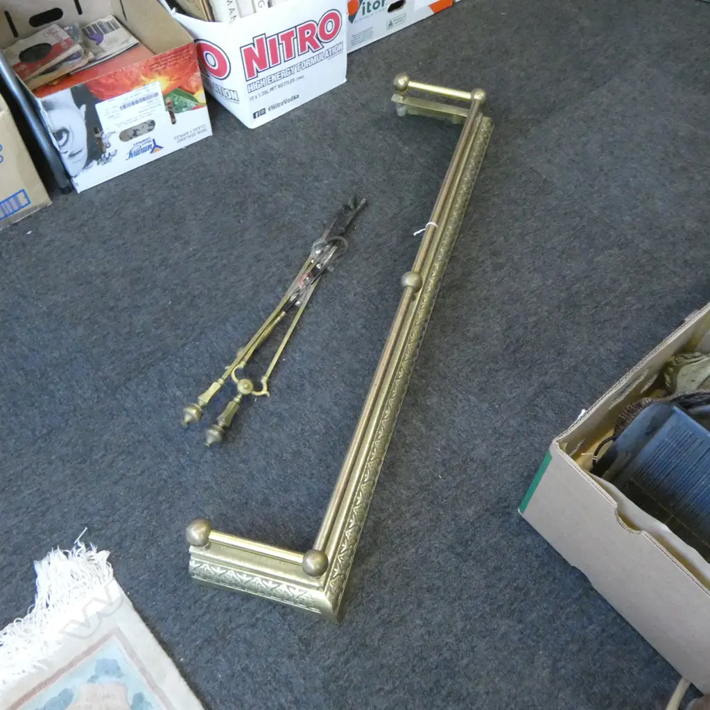 BRASS FIRE FENDER w. TIDY Image 1++