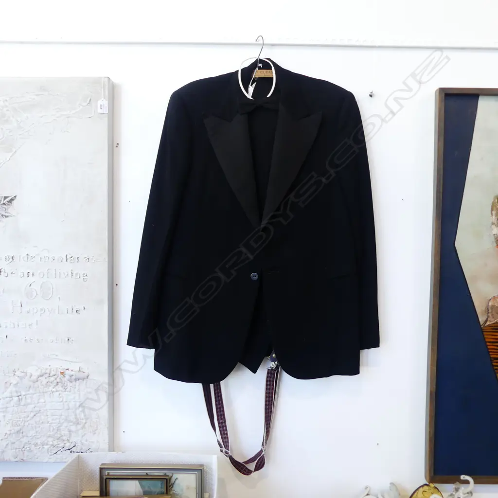 GENTS BLACK WOOL VINTAGE TUXEDO Image 1++