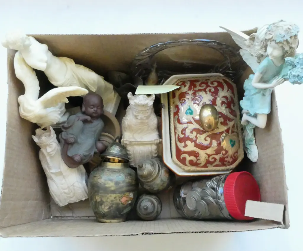 ASST COLLECTABLES; JAR OF COINS, TIFFANY PLATE, etc Image 1++