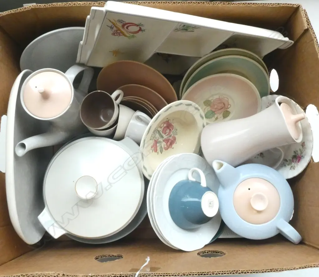 COLLECTION OF CHINA:  POOLE, SUSIE COOPER ETC SOME FAULTS  Image 1++