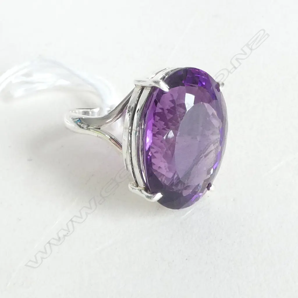 SILVER & LG OVAL CUT AMETHYST RING SIZE Q Image 1++