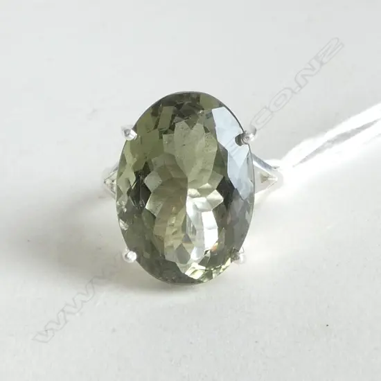 SILVER & LG GRN OVAL CUT AMETHYST RING SIZE S