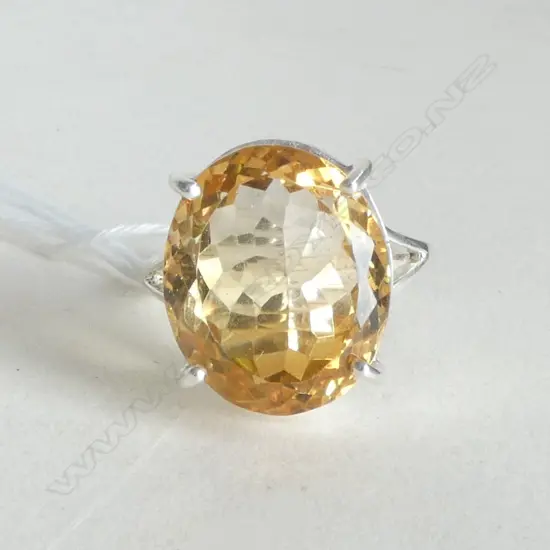 SILVER & OVAL CUT CITRINE RING SIZE U