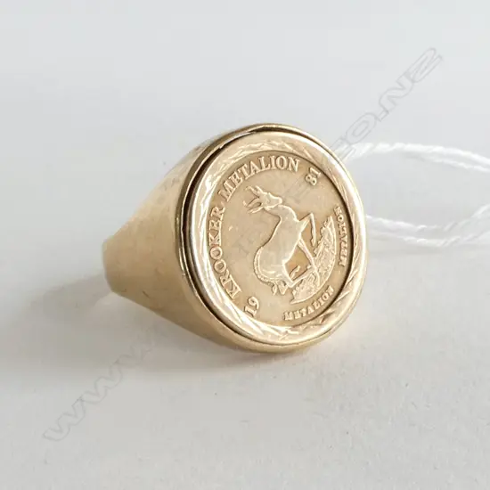 9ct 1981 KROOKER METALLION COIN STYLE RING, 5.6gms SIZE P