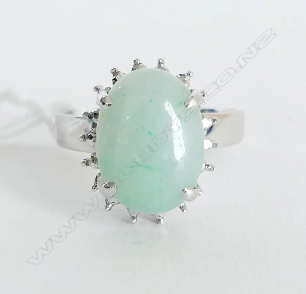 8ct W/G JADE  RING 4.8gms SIZE P Image 1++