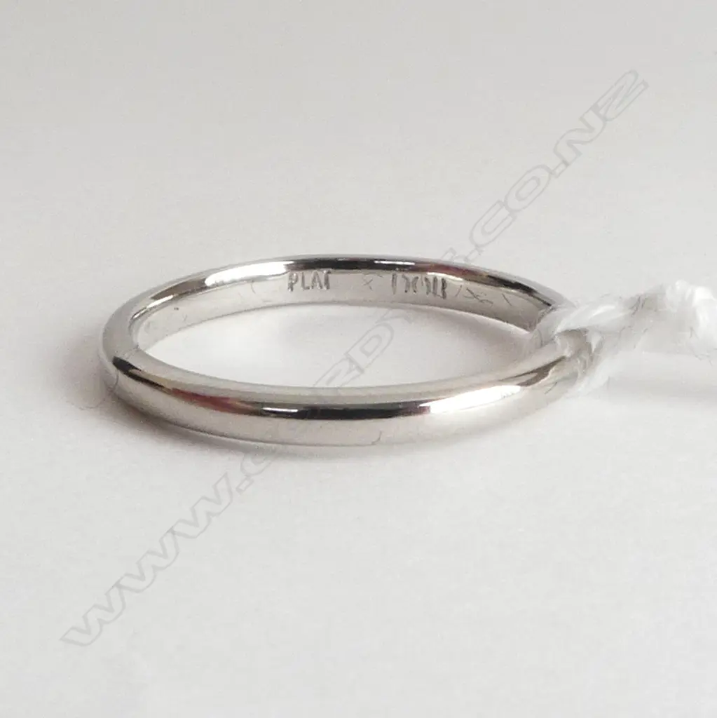 FINE PLATINUM BAND 3.46gms SIZE O Image 1++