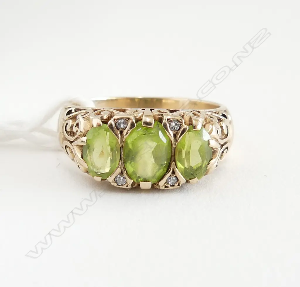 9CT Y/GOLD 3 STONE PERIDOT & DIAMOND DRESS RING 4.9grms SIZE O ( 1 stone has a chip & stones showing wear) Image 1++