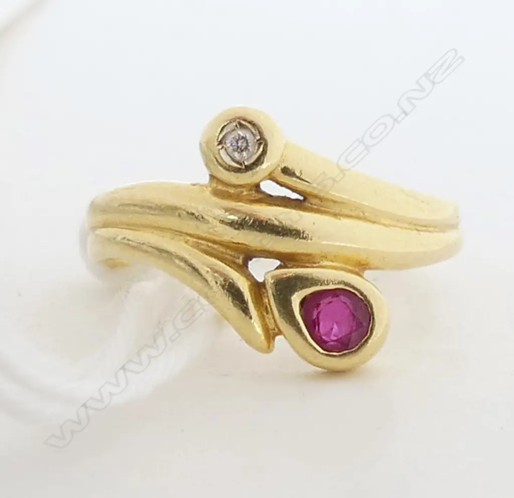 18ct RUBY & DIAMOND SET SNAKE RING 2.5gm SIZE I 1/2 Image 1++