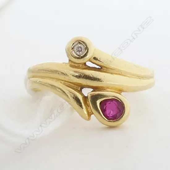 18ct RUBY & DIAMOND SET SNAKE RING 2.5gm SIZE I 1/2