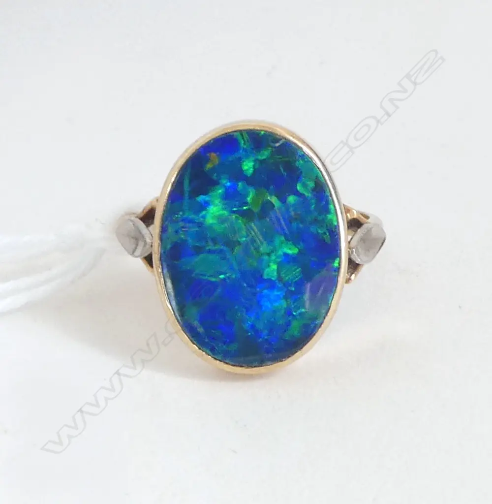 VINTAGE 9ct GOLD & VIBRANT OPAL RING probably a doublet 3.26gms SIZE L 1/2 Image 1++